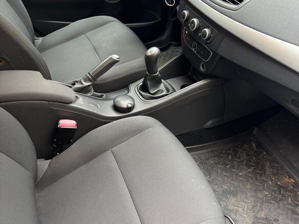 2010 Renault Fluence I, серый, 750000 рублей - вид 9