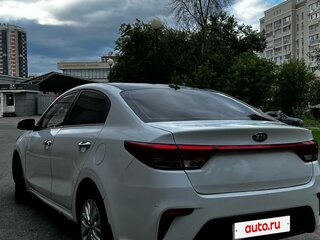 2017 Kia Rio IV, серебристый, 690000 рублей, вид 5