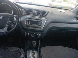 2016 Kia Rio III Рестайлинг, белый, 450000 рублей, вид 5