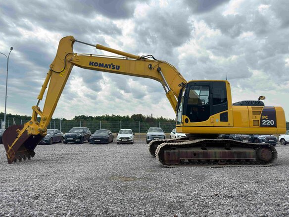 2019 Komatsu PC220-8, жёлтый, 7450000 рублей - вид 5
