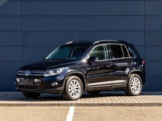 2016 Volkswagen Tiguan I Рестайлинг, чёрный, 1495000 рублей, вид 1