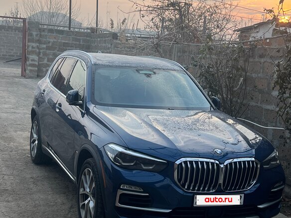 2021 BMW X5 40i IV (G05/G18), синий, 5000000 рублей - вид 2