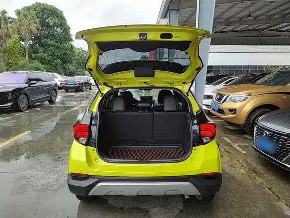 2022 Toyota Yaris IV, жёлтый, 1050099 рублей - вид 14
