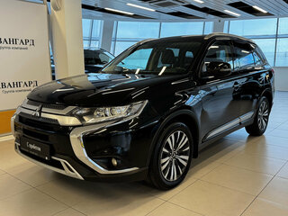 2020 Mitsubishi Outlander III Рестайлинг 3, чёрный, 1889000 рублей, вид 1
