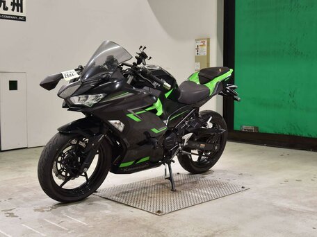 2018 Kawasaki Ninja 400, чёрный, 629000 рублей, вид 4
