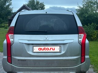 2017 Mitsubishi Pajero Sport III, серебристый, 2300000 рублей, вид 4