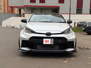 2024 Toyota Yaris IV Рестайлинг, белый, 4900000 рублей, вид 4