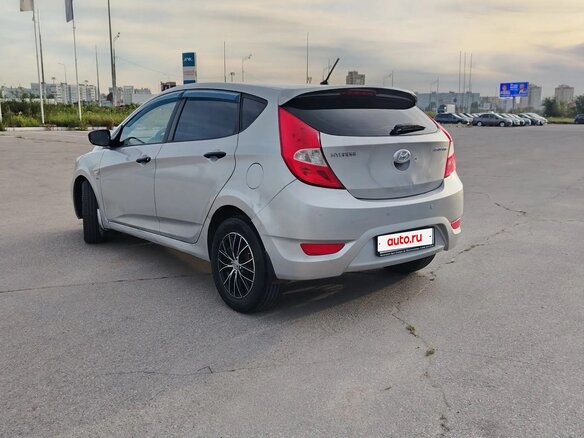 2012 Hyundai Solaris I, серебристый, 490000 рублей - вид 3