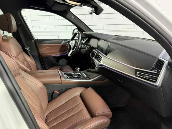 2022 BMW X7 40d I (G07), белый, 9495000 рублей - вид 28