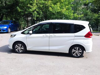 2022 Honda Freed II Рестайлинг, белый, 1950000 рублей, вид 5