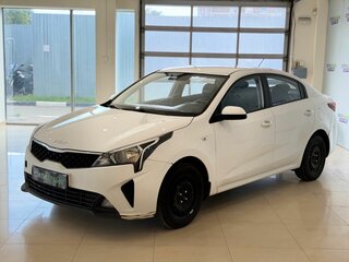 2021 Kia Rio IV Рестайлинг, белый, 925000 рублей, вид 3