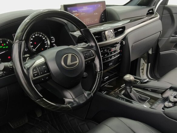 2020 Lexus LX 570 III Рестайлинг 2, белый, 8830000 рублей - вид 30