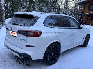 2021 BMW X5 M50i IV (G05/G18), белый, 7999000 рублей, вид 3