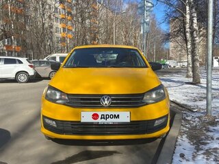 2018 Volkswagen Polo V Рестайлинг, жёлтый, 380000 рублей, вид 1