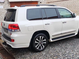 2019 Toyota Land Cruiser 200 Series Рестайлинг 2, белый, 5500000 рублей, вид 4
