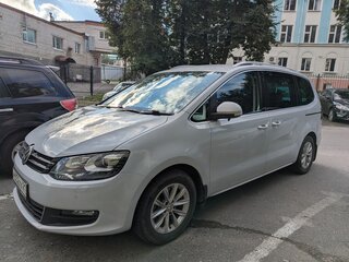 2017 Volkswagen Sharan II Рестайлинг, белый, 1870000 рублей, вид 1