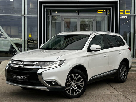 2017 Mitsubishi Outlander III Рестайлинг 2, белый, 1840000 рублей, вид 1