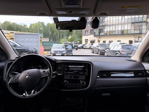 2019 Mitsubishi Outlander III Рестайлинг 3, белый, 1700000 рублей - вид 7