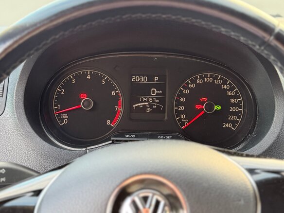 2015 Volkswagen Polo V Рестайлинг, коричневый, 900000 рублей - вид 10