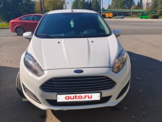 2016 Ford Fiesta Mk6 Рестайлинг, белый, 730000 рублей, вид 4