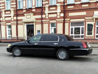 2001 Lincoln Town Car III, чёрный, 1900000 рублей, вид 1