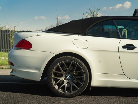 2005 BMW 6 серии 645i II (E63/E64), белый, 1400000 рублей - вид 5