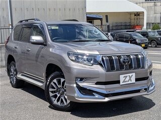 2023 Toyota Land Cruiser Prado 150 Series Рестайлинг 3, бежевый, 7400000 рублей, вид 4