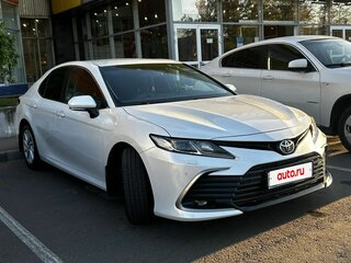 2021 Toyota Camry VIII (XV70) Рестайлинг, белый, 2350000 рублей, вид 2