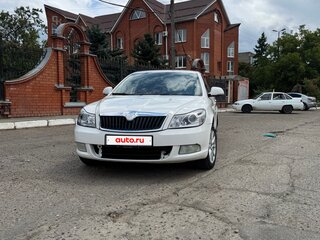 2010 Skoda Octavia II (A5) Рестайлинг, белый, 600000 рублей, вид 2