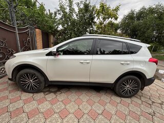 2015 Toyota RAV4 IV (XA40), белый, 1650000 рублей, вид 3