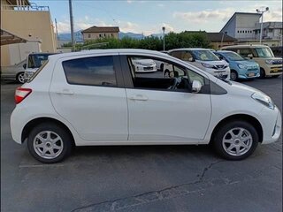 2020 Toyota Vitz III (XP130) Рестайлинг 2, белый, 935000 рублей, вид 3