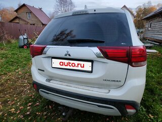 2019 Mitsubishi Outlander III Рестайлинг 3, белый, 2000000 рублей, вид 2