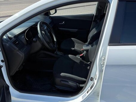 2013 Kia Rio 4-speed III, белый, 1150000 рублей, вид 2