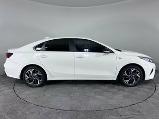 2021 Kia Cerato IV Рестайлинг, белый, 1575000 рублей, вид 4