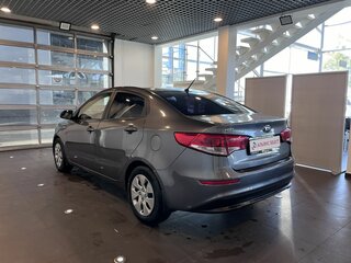 2015 Kia Rio III Рестайлинг, серый, 900000 рублей, вид 5