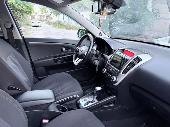 2012 Kia Ceed I Рестайлинг, серебристый, 950000 рублей - вид 9