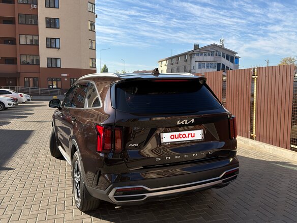 2022 Kia Sorento IV, коричневый - вид 2