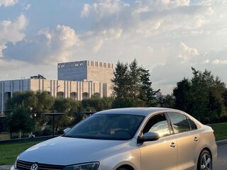 2011 Volkswagen Jetta VI, серебристый, 850000 рублей, вид 1