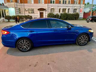 2017 Ford Fusion (North America) II Рестайлинг, синий, 1690000 рублей, вид 4