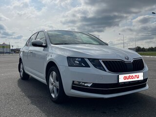 2019 Skoda Octavia III (A7) Рестайлинг, белый, 1820000 рублей, вид 3
