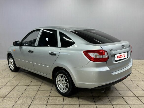 2014 Lada (ВАЗ) Granta I, серебристый, 310000 рублей - вид 6