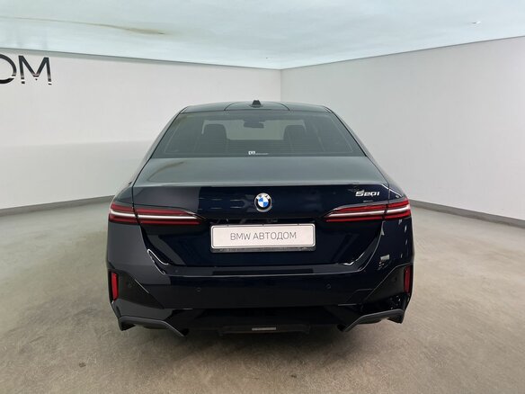 2025 BMW 5 серии 520i VIII (G60/G61/G68), чёрный, 6990000 рублей - вид 3