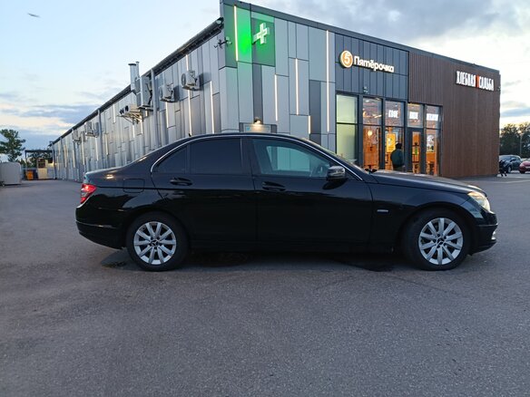 2010 Mercedes-Benz C-Класс 180 BlueEFFICIENCY III (W204), чёрный, 900000 рублей - вид 4