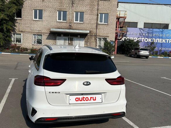 2021 Kia Ceed III Рестайлинг, белый, 1870000 рублей - вид 4