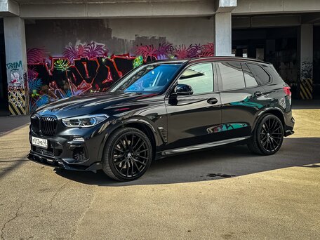 2019 BMW X5 M50d IV (G05/G18), чёрный, 6990000 рублей, вид 3