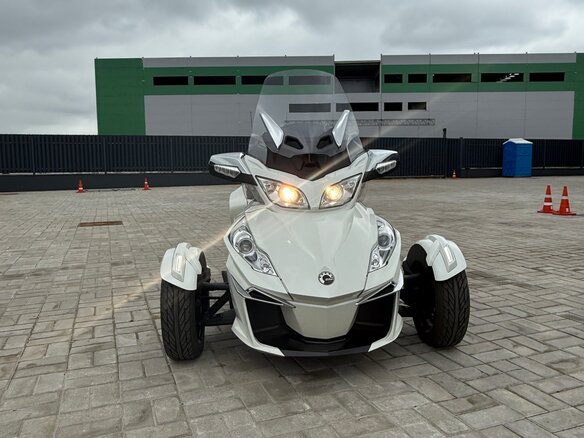 2016 BRP Can-Am Spyder, белый, 1750000 рублей - вид 10