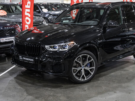 2022 BMW X5 45e IV (G05/G18), чёрный, 6724172 рублей, вид 2