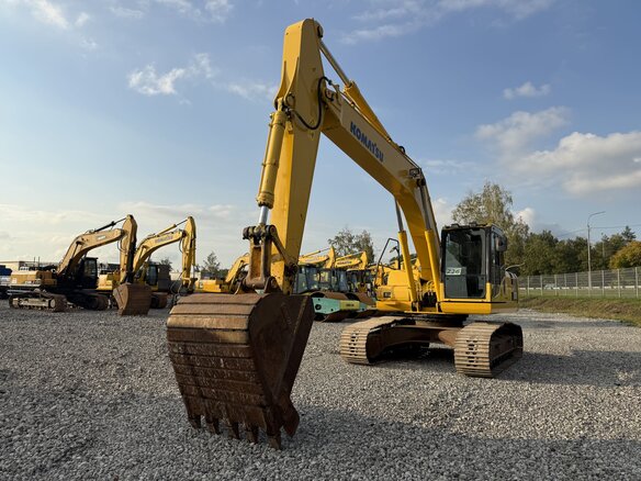 2019 Komatsu PC220-8, жёлтый - вид 5