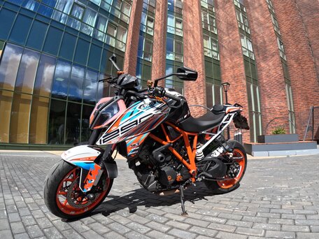 2017 KTM 1290 Super Duke R, оранжевый, 1150000 рублей, вид 1
