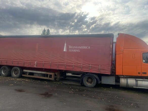 2002 Volvo VNM, оранжевый, 1100000 рублей - вид 2